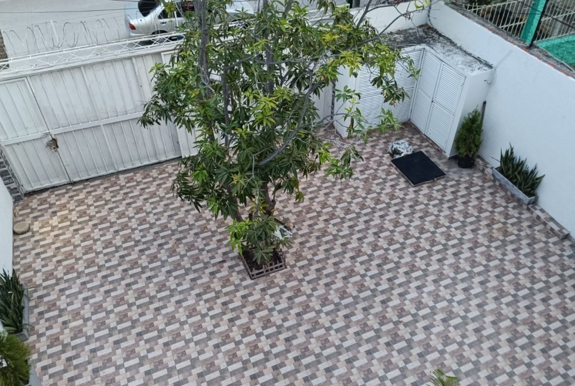 Terraza Parqueos en primer piso edificio en venta cerca al mar