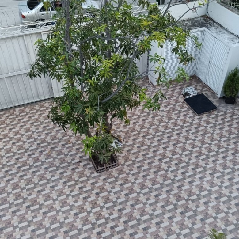 Terraza Parqueos en primer piso edificio en venta cerca al mar